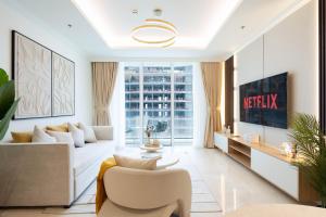 KeyRock - Dubai Marina Stay with Pool & Gym