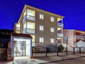 Spacious Apartment in Dramalj with Swimming Pool