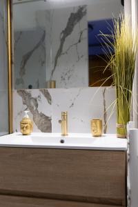 Appartements 50 Nuances Zen a 2, Jacuzzi, Spa, Table de massages : photos des chambres