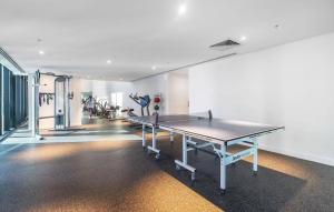 Skyline Melbourne City Retreat with Pool Gym and Sauna