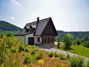 Stupná Holiday Home with Garden