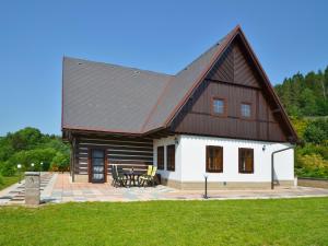 Stupná Holiday Home with Garden