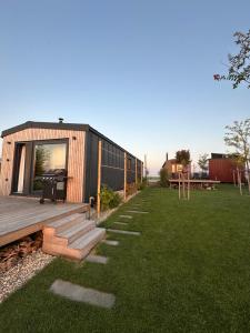 Kolokemp pri súkromnom jazere Boldog