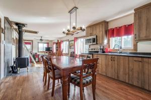 Lake Taureau Shore - Le Grand Manitou