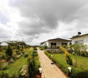 Lush Resorts-13Villas- Pool-Meals- Projector- 45 Pax