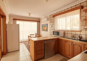 Ultimate 70s Charm near Geelong Waterfront and CBD