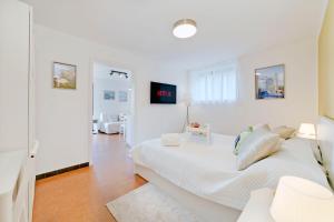 Sunflowers, Monte Brè & WiFi, Free Parking