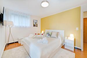 Sunflowers, Monte Brè & WiFi, Free Parking