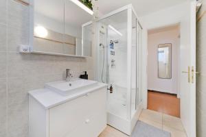 Sunflowers, Monte Brè & WiFi, Free Parking