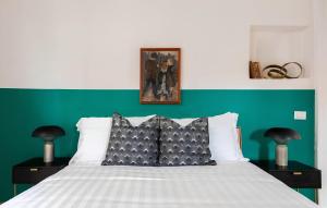 Historic 3BR Colosseum Apartment 160sqm for 9