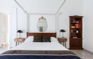 Historic 3BR Colosseum Apartment 160sqm for 9