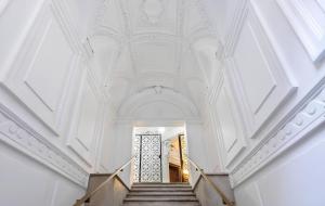 Historic 3BR Colosseum Apartment 160sqm for 9