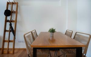 Excelente ubicación! Garage! Elegante y Cálido!