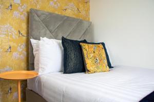 Cosy 3BR Flat With Free Parking Near Marina