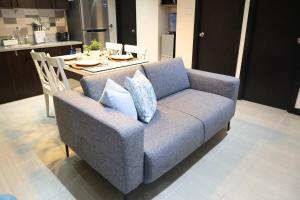 2BR Condo - Makati CBD, Sunset Views, 20mins to NAIA