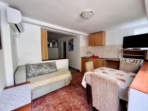 Apartments Gvozdenović