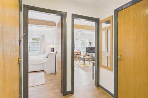 Host & Stay - LOOK Flat