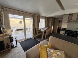 Comfy Cosy Caravan_Romney Sands