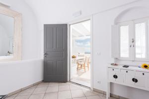 Aqua Mare Luxury Suites Santorini Greece