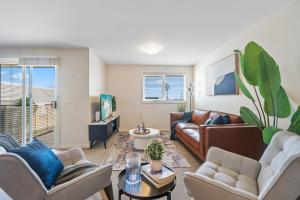 Supersized 2 bed in Central Bentleigh