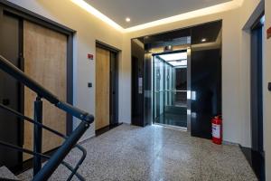 The Room Apartment City Center 8