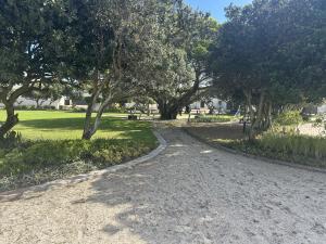 Sunset Links Golf Estate home, walk to Beach