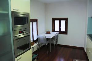 Cosy Farmhouse with private pool and mountain view