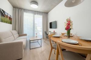 Księcia Witolda 60 Stylowy Apartament w Klimatycznym Budynku by Noclegi Renters