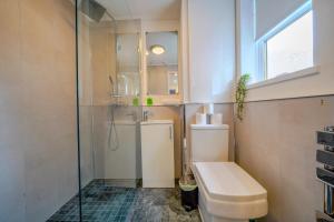 Stunning 1 Bedroom 4 Guest Flat by Anfield Stadium