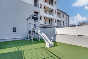 Urban Oasis Apartments at 7 on Middle