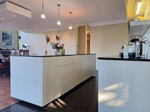 Peaceful Nature Estate with Views Gym Pool Wifi