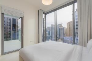 Bespoke Holiday Homes - Luxury 2BR with Stunning Marina Views in LIV Marina