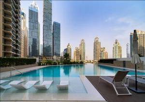 Bespoke Holiday Homes - Luxury 2BR with Stunning Marina Views in LIV Marina