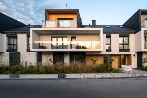 Rąbieńska Urban Elegance Apartment by BookingHost