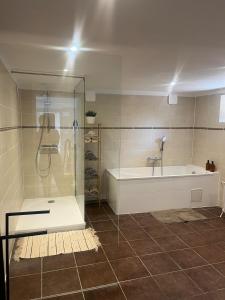 Maison cosy - salle de jeux, cinéma et jacuzzi