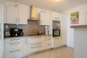 Seaside Villa With Panoramic Views In Les Îles Dor