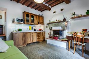 Apartment In A Farmhouse Overlooking Val Di Chiana