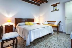 Apartment In A Farmhouse Overlooking Val Di Chiana