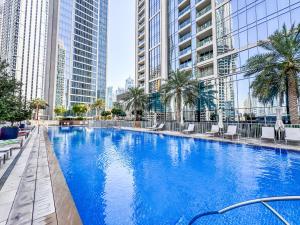 New Lux 2BR on 35th Floor 8min walk Dubai Mall and Burj Khalifa View Pool, Gym, Yoga Room, 500mbp Wifi