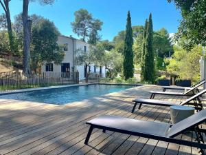 Provençal Mansion With Pool Near Montpellier