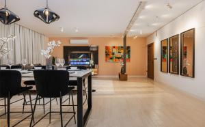 Al Mughrizat Apartment with Workspace WiFi