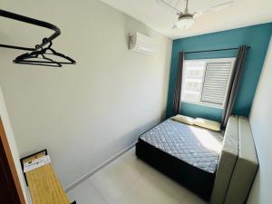 Apartamento completo, 3 quartos com ar condicionado, churrasqueira na sacada, piscina no cond, ao lado da Praia Grande e na cara do gol para a centralidade comercial turística do itaguá!