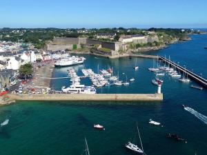 Appartements Studio renove avec parking, wifi, proche plage et centre - FR-1-418-93 : photos des chambres