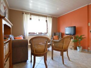 Waimes Retreat Near Forest