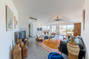 Green Hill Appartement à Nice Terrasse 130m2, Vue panoramique, Piscine, Parking Privé, Climatisation, WiFi