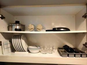 Uptown BGC 1BR Modern Pool View Unit by Terravista