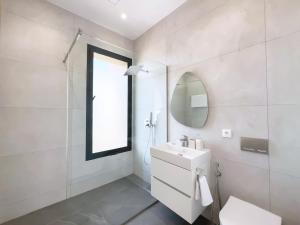 Spacieuse Villa Jumelée, 2 piscines et vue superbe