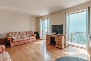 Grace - Lakefront view - PRIVATE GARAGE - AC