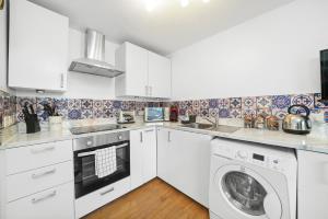 The Sunny Nook Loft - Vibrant Stay Hideaway