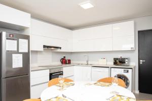 Beachfront 2 bed w swimming pool, Blouberg 54 Beach Break